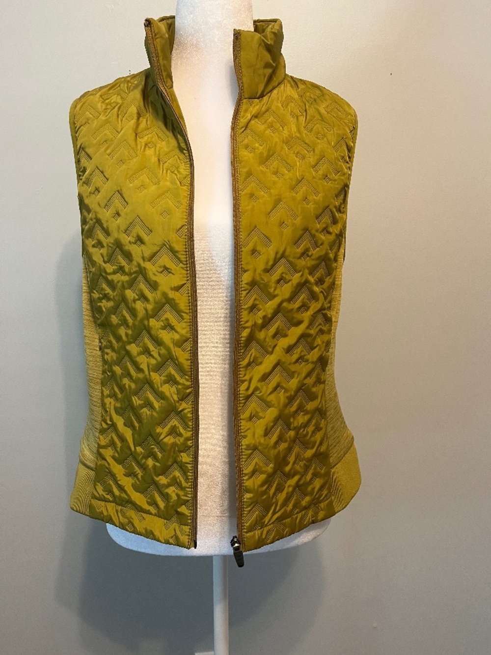 Xersion Chartreuse Gold Quilted Zip Vest - Warmth Layer - Size M